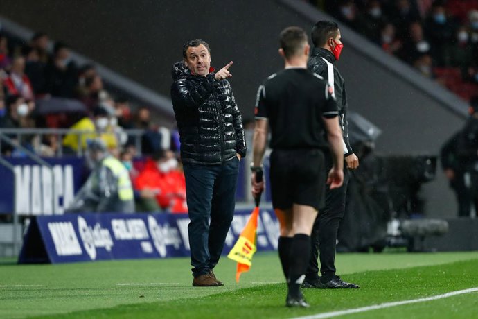 Archivo - Sergio Gonzalez, coach of Cadiz, gestures during the spanish league, La Liga Santander, football match played between Atletico de Madrid and Cadiz CF at Wanda Metropolitano stadium on March 11, 2022, in Madrid, Spain.
