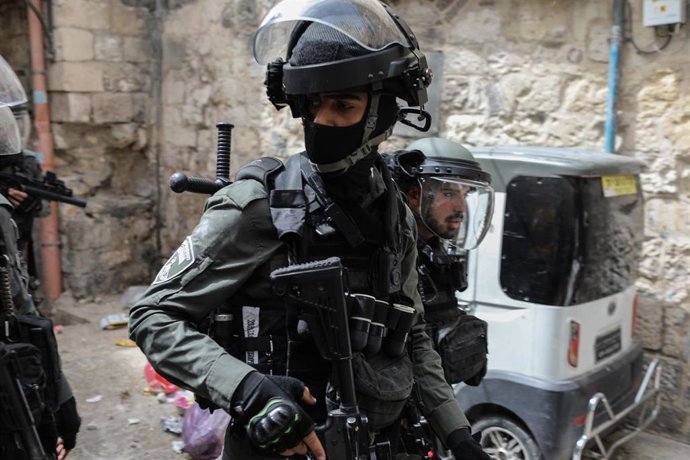 Un soldado israelí en la ciudad de Jerusalén