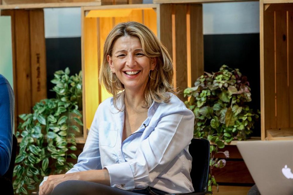 La vicepresidenta segunda, Yolanda Díaz, presenta la Comisión de expertos que analiza la repercusión de la precariedad laboral en la salud mental de las personas trabajadoras, en el Impact Hub Madrid, a 7 de abril de 2022, en Madrid (España). 
