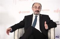 Lambán critica la "insistencia obsesiva" de Feijóo por bajar impuestos y cree que "rozaría la temeridad"