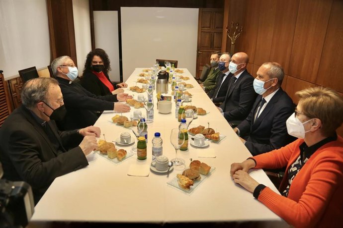 El Alcalde De León, José Antonio Diez, Preside El Recibimiento De La Legacía De San Isidoro En El Ayuntamiento De León.