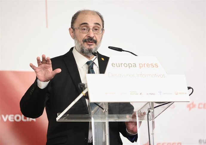 El presidente del Gobierno de Aragón, Francisco Javier Lambán, interviene en un desayuno informativo de Europa Press, en el Hotel Rosewood Villa Magna, a 19 de abril de 2022, en Madrid (España).
