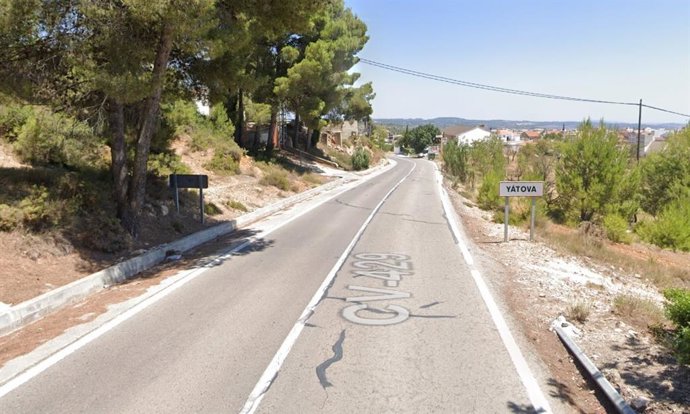 Archivo - Carretera en Yátova (Valencia)