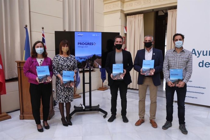 La concejala delegada de Participación Ciudadana, Ruth Sarabia, y  la directora gerente de la Fundación Ciedes, María del Carmen García Peña, informan sobre acciones desarrolladas para el cumplimiento de los ODS