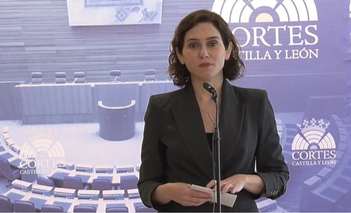 Isabel Díaz Ayuso comparece ante los medios a su llegada a las Cortes de CyL