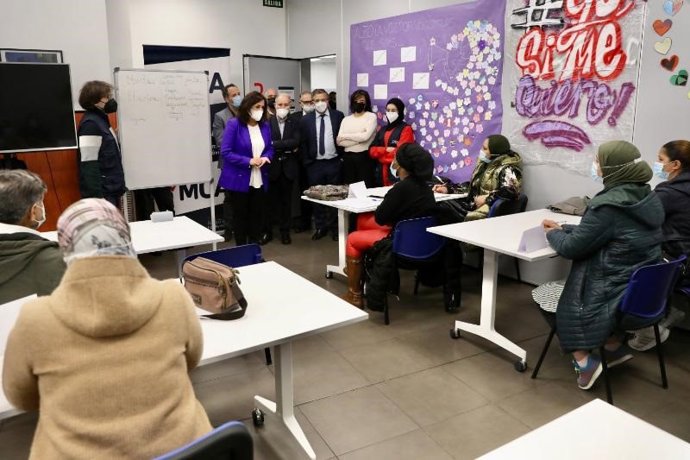 La presidenta del Gobierno de La Rioja, Concha Andreu, visita la sede YMCA