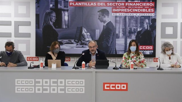 El secretario general de CCOO Servicios, José María Martínez, presenta el informe 'Imprescindibles. En defensa del empleo y la profesionalidad del principal activo del sector financiero español'.