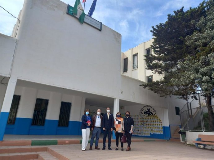 El delegado de Educación visita el CEIP Bartolomé Flores de Mojácar (Almería).