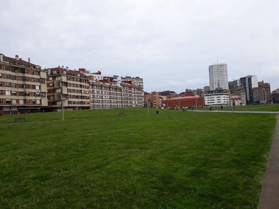 Archivo - 'Solarón' del Plan de Vías, en Gijón
