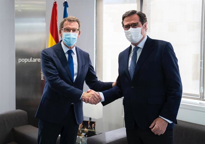 El líder del PP, Alberto Núñez Feijóo, se reúne con  el presidente de la CEOE, Antonio Garamendi, en la sede nacional del partido. En la misma jornada también se ve con Cepyme, CCOO y UGT. En Madrid, a 19 de abril de 2022.