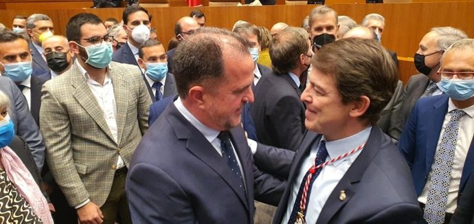 El presidente del PP vasco, Carlos Iturgaiz, y el de Castilla y León, Alfonso Fernández Mañueco