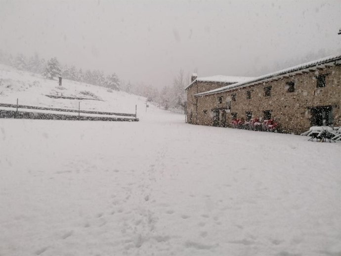 Archivo - Nieve en La Rioja en la Venta de Piqueras