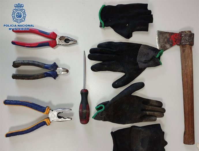 La Policía Nacional detiene a dos personas que fueron sorprendidas robando cable en una subestación eléctrica de Toledo