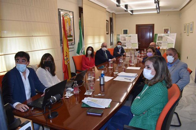 Reunión con alcaldes y equipo redactor de los proyectos de obra en la A-306 y A-311