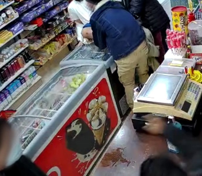 Detenidos varios jóvenes por agredir y amenazar a otro por una deuda de drogas.