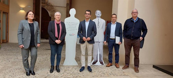 De izquierda a derecha, Fina Salord, Beatriu Defior, el conseller de Fondos Europeos, Universidad y Cultura, Miquel Company; el secretario autonómico de Universidad, Investigación y Política Lingüística, Miquel ngel Sureda; y Dami Pons.