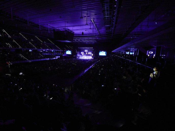Archivo - El Navarra Arena por dentro durante el concierto de la cantante Aitana, a 27 de noviembre de 2021, en Pamplona, Navarra (España)