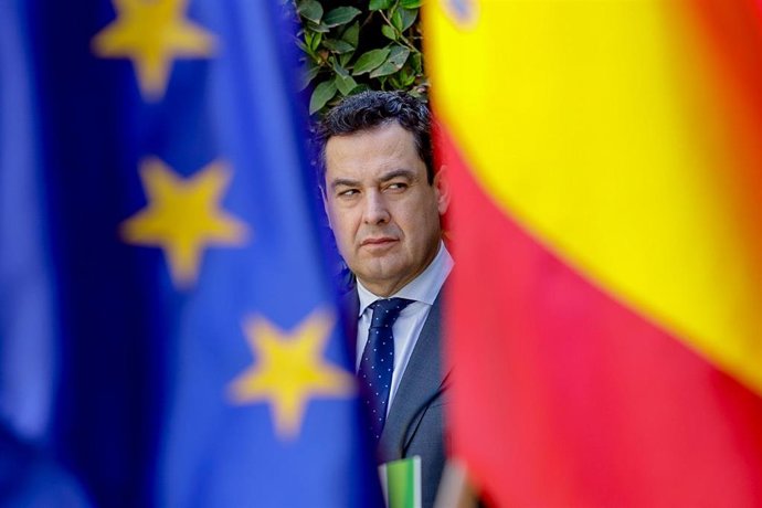 El presidente de la Junta de Andalucía, Juanma Moreno,  en la rueda de prensa posterior al Consejo de Gobierno en el Museo Picasso de Málaga a 19 de abril del 2022 en Málaga (Andalucía, España). El Consejo de Gobierno de la Junta de Andalucía celebra es