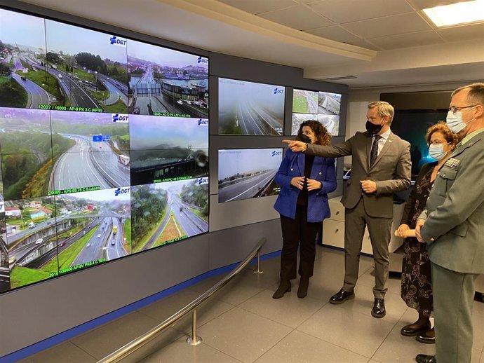 El delegado del Gobierno en Galicia en dependencias de la DGT en la Comunidad gallega.