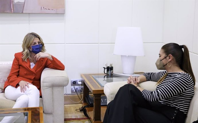 Yolanda Díaz y Mireia Moll en una reunión en Madrid