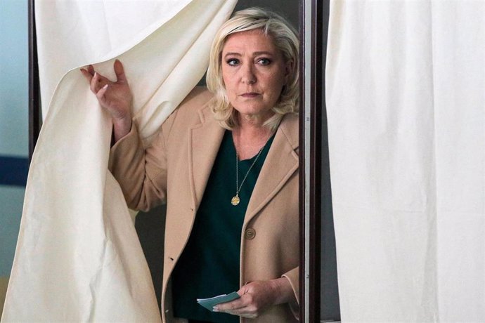 Marine Le Pen deposita su voto en las elecciones presidenciales