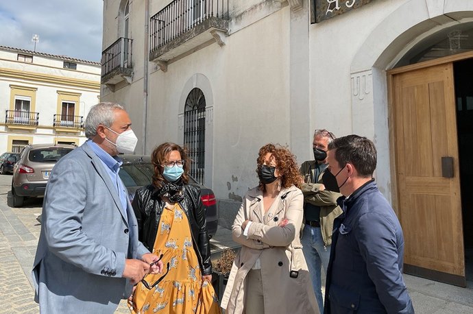 El presidente de la Diputación de Cáceres, Carlos Carlos, visita Brozas para conocer algunos proyectos que han sido confinanciados por la institución provincial