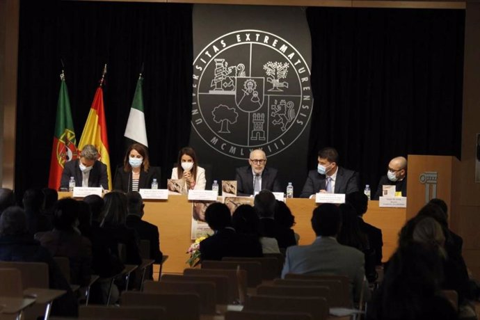 Inauguración de los actos conmemorativos que Extremadura organiza por el centenario del escritor portugués José Saramago