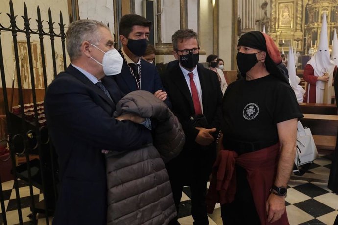 El vicepresidente de la Junta, Juan Marín, en una visita a templos en el Realejo