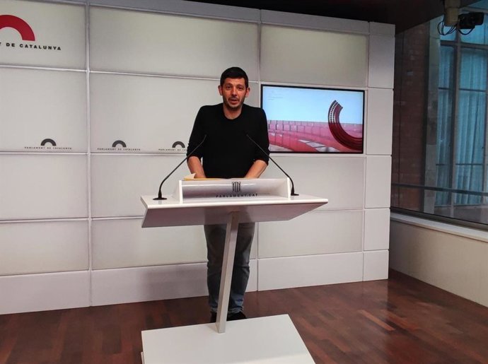 El diputado de la CUP en el Parlament Xavier Pellicer en rueda de prensa