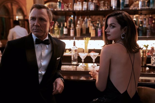 Archivo - Ana de Armas y Daniel Craig en Sin tiempo para morir, la nueva película de James Bond