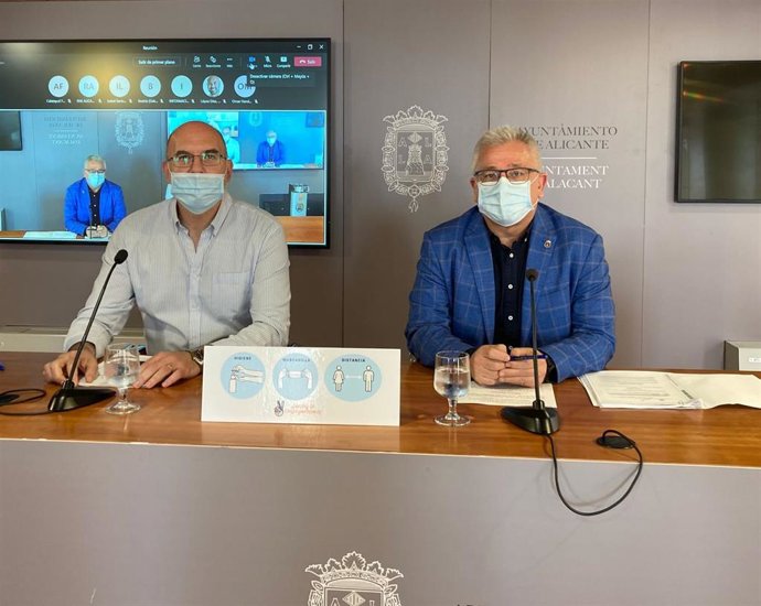 Villar y Manresa en sala de prensa