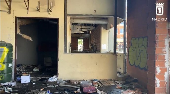 Archivo - Cinco okupas heridos leves en el incendio de un edificio abandonado en San Blas