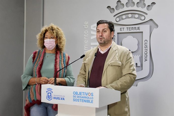 El portavoz del Grupo popular en el Ayuntamiento de Huelva, Jaime Pérez, en rueda de prensa.