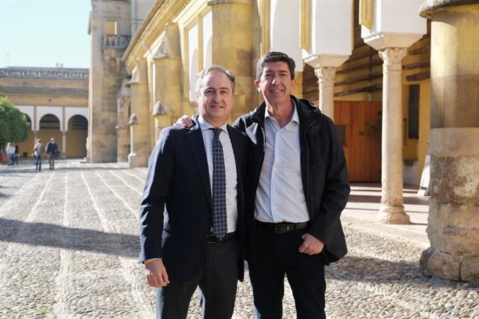 Pimentel y Marín en el Patio de los Naranjos de la Mezquita-Catedral de Córdoba.