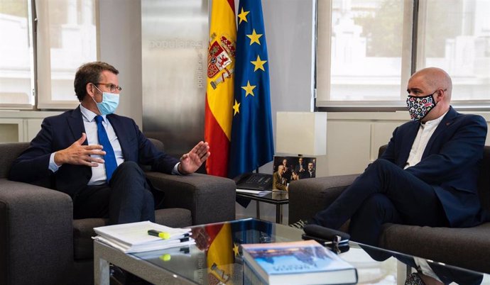 El presidente del PP, Alberto Núñez Feijóo, se reúnen con el secretario general de CCOO, Unai  Sordo, en la sede nacional del PP. En Madrid, a 19 de abril de 2022.