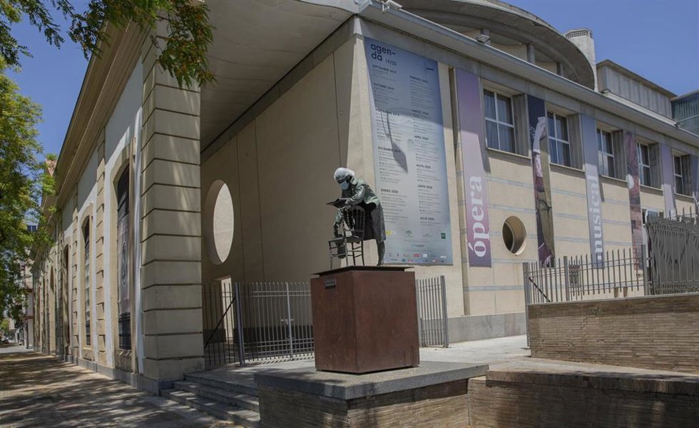 Archivo - Fachada principal del Teatro de la Maestranza