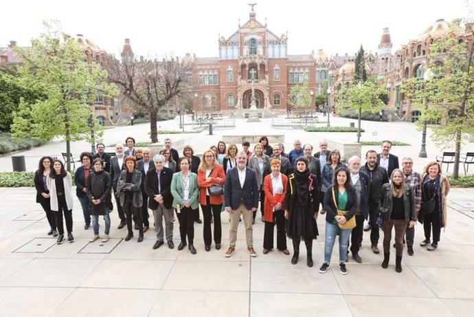 El primer teniente de alcalde de Barcelona, Jaume Collboni, y representantes de las entidades que han firmado el acuerdo para promover el empleo de calidad