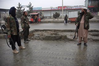 Archivo - Milicianos talibán en Kabul.