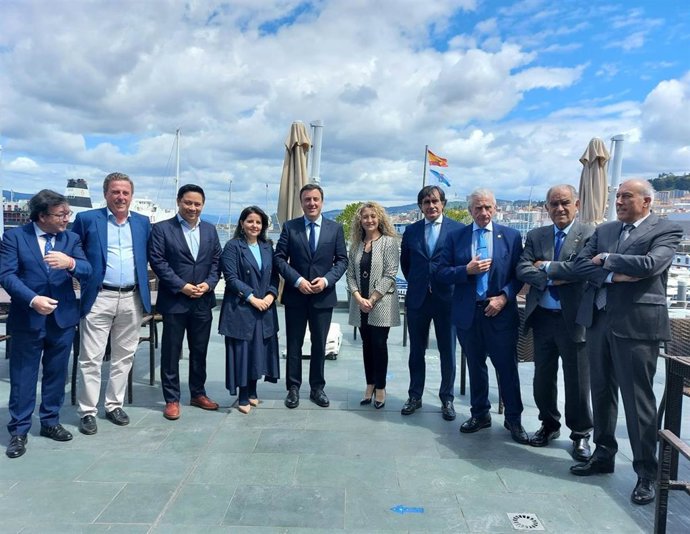 El secretario xeral del PSdeG, Valentín González Formoso, se reúne con empresarios Vicus Gallaecia