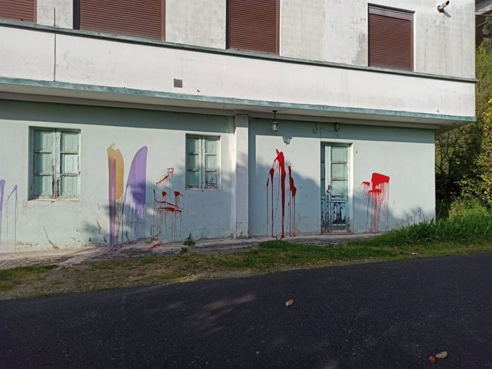 Realizan pintadas en la casa de un concejal del PSOE de Fene (A Coruña)