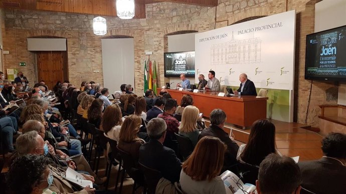 Celebración de la mesa redonda sobre patrimonio y turismo en Jaén