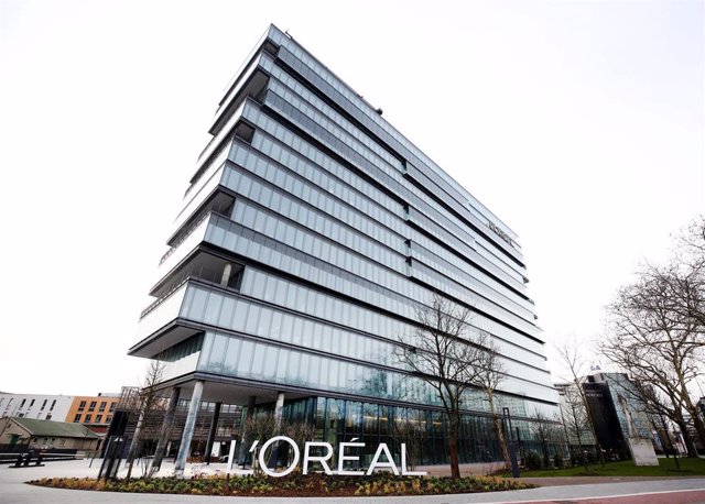 Archivo - FILED - 06 March 2019, North Rhine-Westphalia, Duesseldorf: A general view of the headquarters of L'Oreal Germany. Photo: Roland Weihrauch/dpa