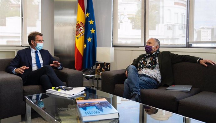 El líder del PP, Alberto Núñez Feijóo, se reúne con el secretario general de UGT, Pepe Álvarez, en la sede nacional del PP. En Madrid. A 19 de abril de 2022.