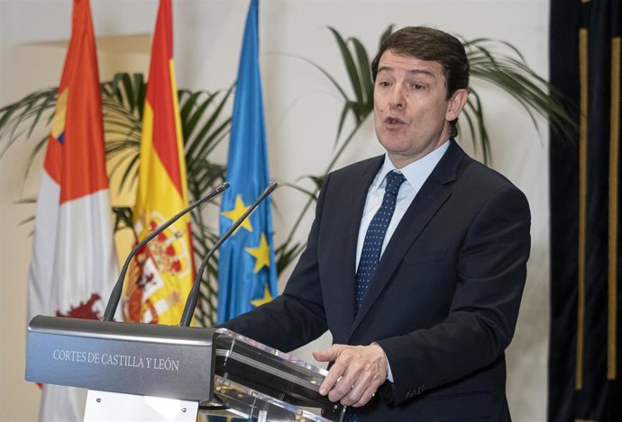 Mañueco atiende a la prensa en la presentación de su nuevo Gobierno en coalición con Vox