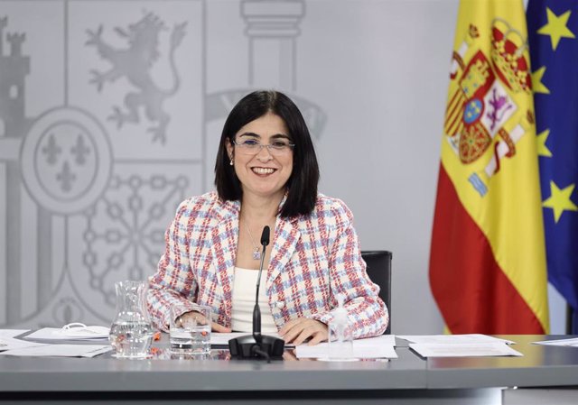 La ministra de Sanidad, Carolina Darias, en una rueda de prensa posterior al Consejo de Ministros, en el Complejo de la Moncloa, a 19 de abril de 2022, en Madrid (España). 