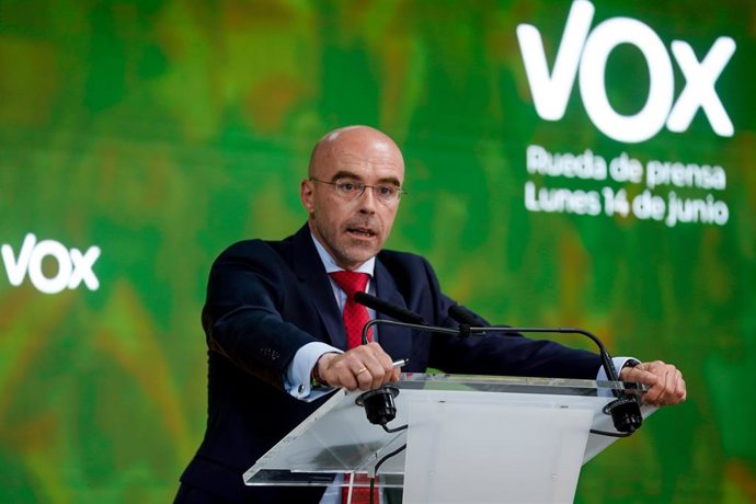 Archivo - El vicepresidente primero de Acción Política y eurodiputado de VOX, Jorge Buxadé.