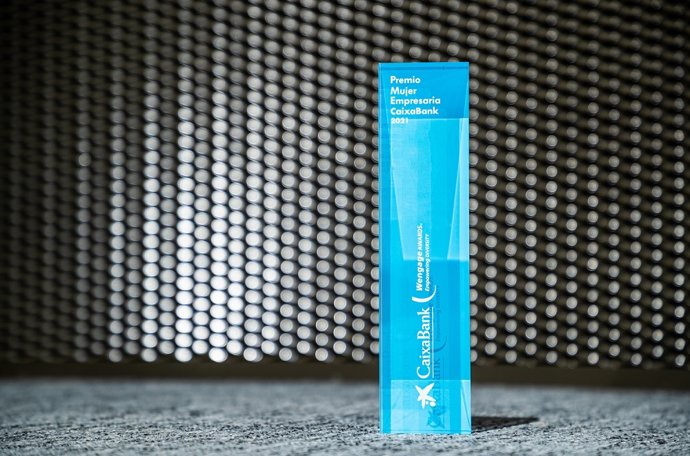 Archivo - Galardón de la edición 2021 de los Premios Mujer Empresaria.