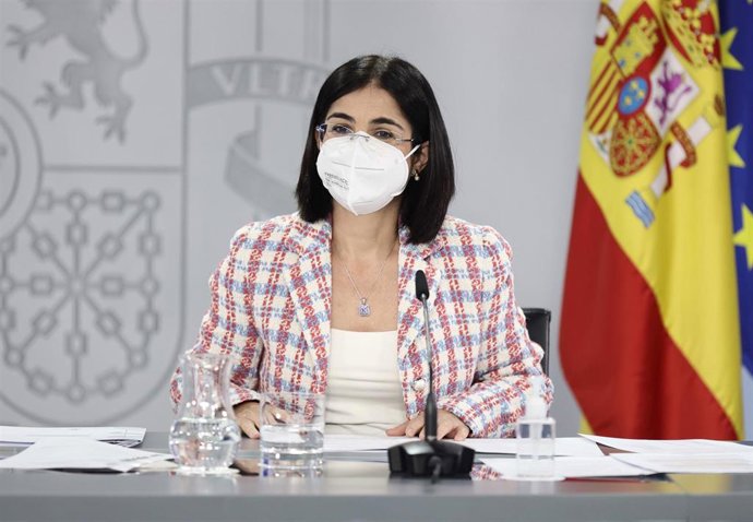 La ministra de Sanidad, Carolina Darias, en una rueda de prensa posterior al Consejo de Ministros, en el Complejo de la Moncloa, a 19 de abril de 2022, en Madrid (España). 