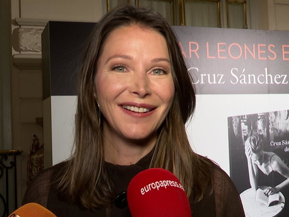 Esther Doña, en la presentación de la primera novela de Cruz S. De Lara, 'Cazar leones en Escocia'