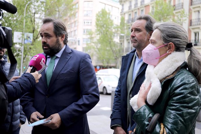 Núñez atiende a los medios antes de asistir al Comité Ejecutivo Nacional del PP.